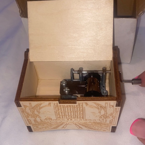 Wooden Harry Potter Engraved Music Box - Picture 7 of 7